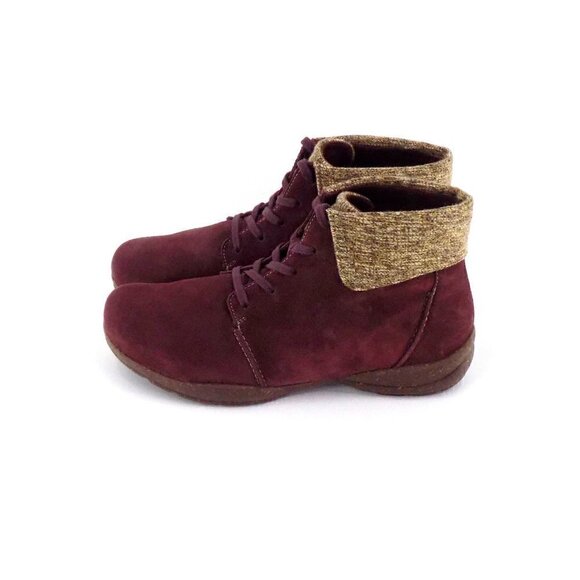 Clarks Suede Ankle Boots Size 9.5 Red Burgundy Sock Collar Lace Up - Picture 4 of 7
